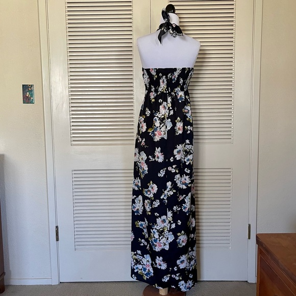 Band of Gypsies Halter Floral Maxi Dress - Picture 4 of 8